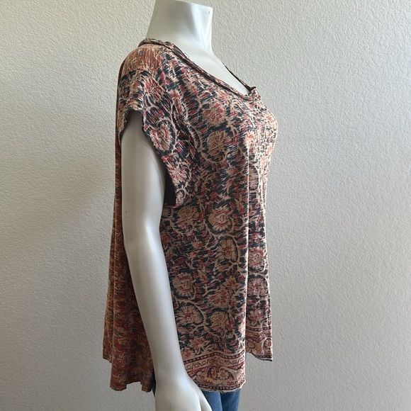 Free People High Tide Dual Print High/Low Top - Picture 6 of 13
